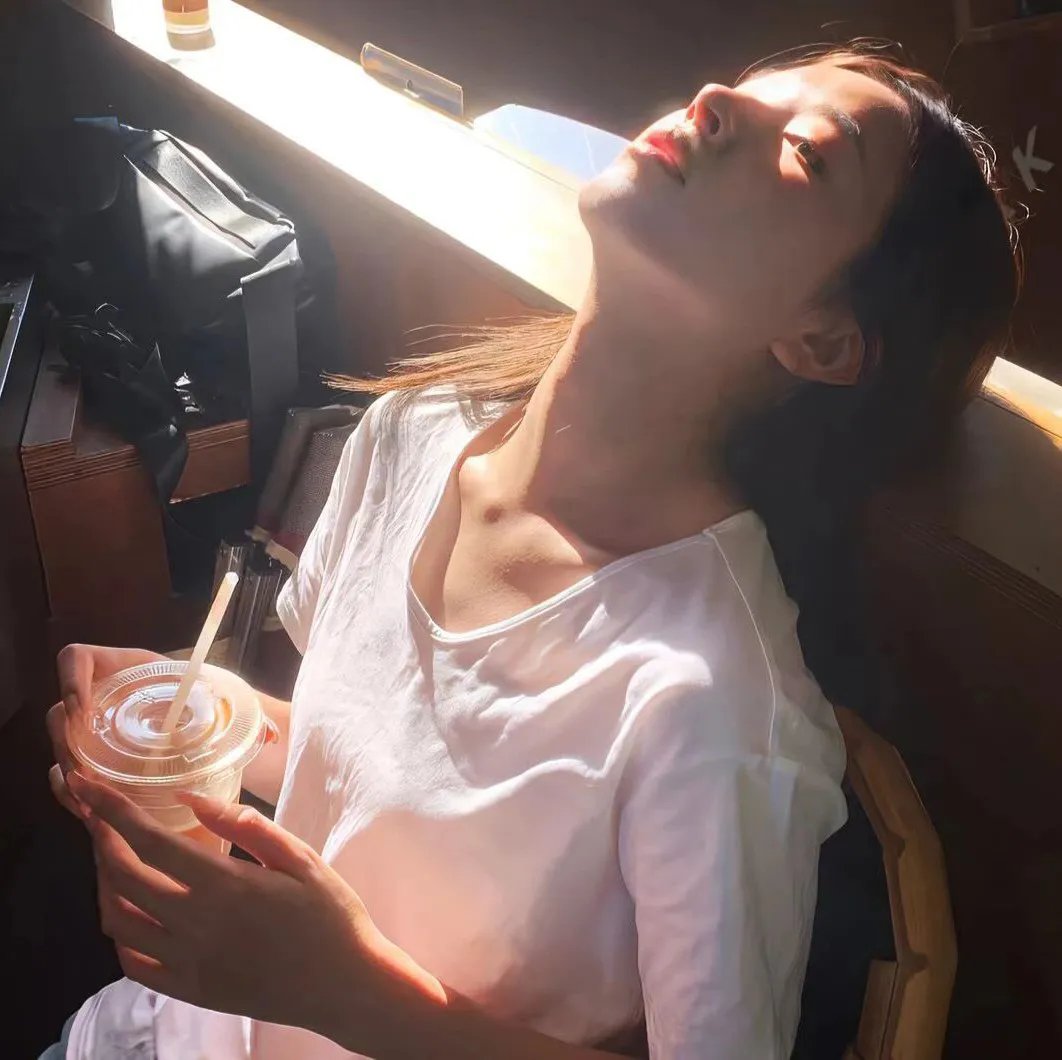 愿以白云初见君